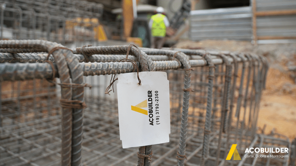 Aço cortado e dobrado nas obras da AçoBuilder